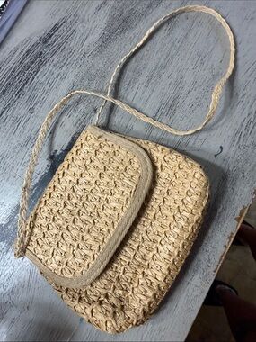 Woven Straw Crossbody Bag in Natural - Classic Summer Style